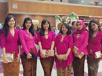 Model Kebaya Bahan Embos Untuk Orang Gemuk