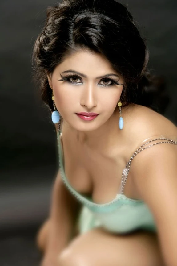 Bhojpuri Film and Indian TV Actress Dvivya Dwivedi wiki, Biography, Divya Dwivedi Latest News, Photos, wallpaper, Videos, Upcoming films Info