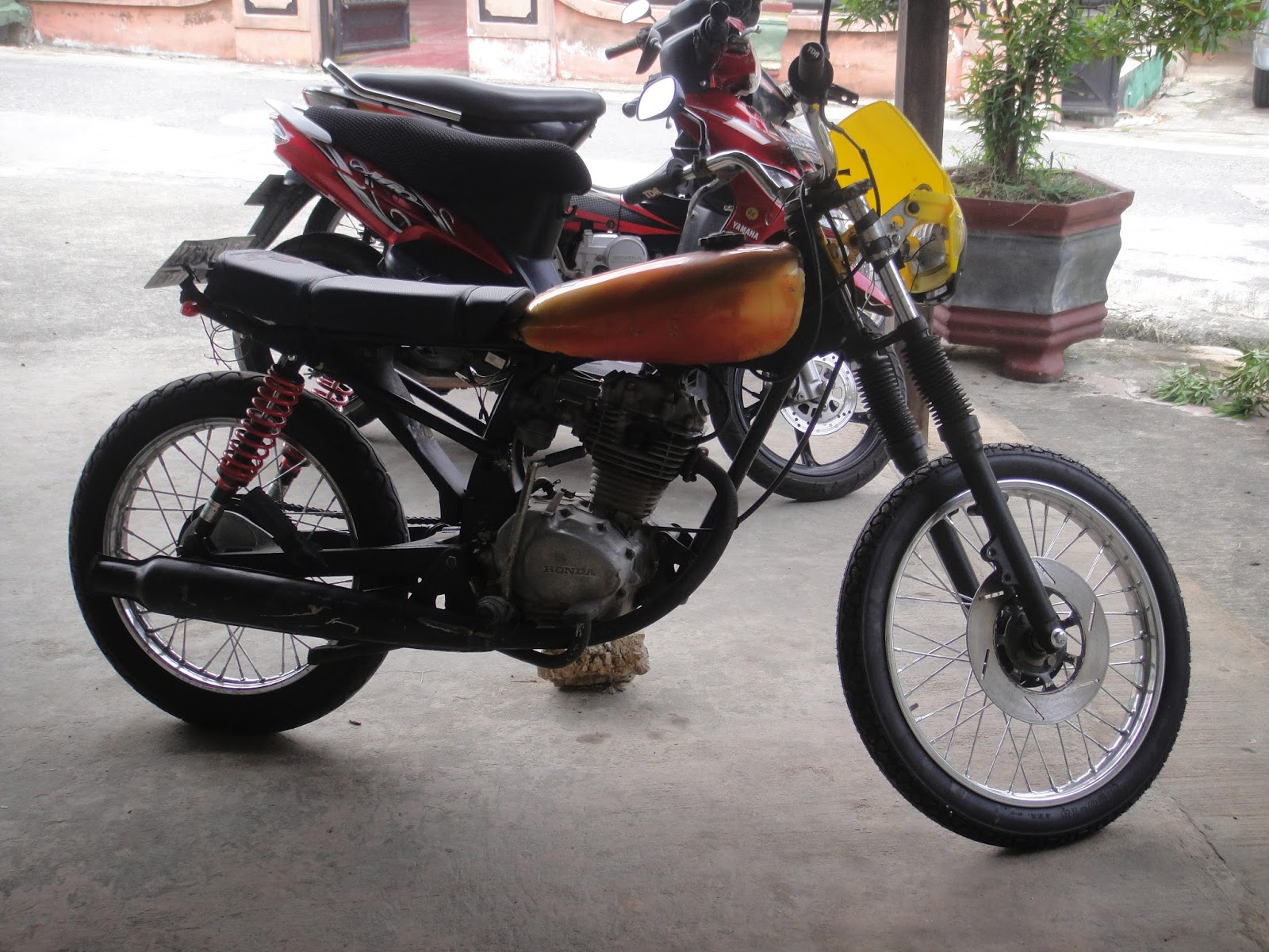 Modifikasi Motor Jadul Modifikasi Honda CB 100 K5 Tahun 1980