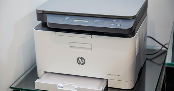 HP defiende su práctica de desactivar impresoras con cartuchos de terceros, citando la amenaza de malware
