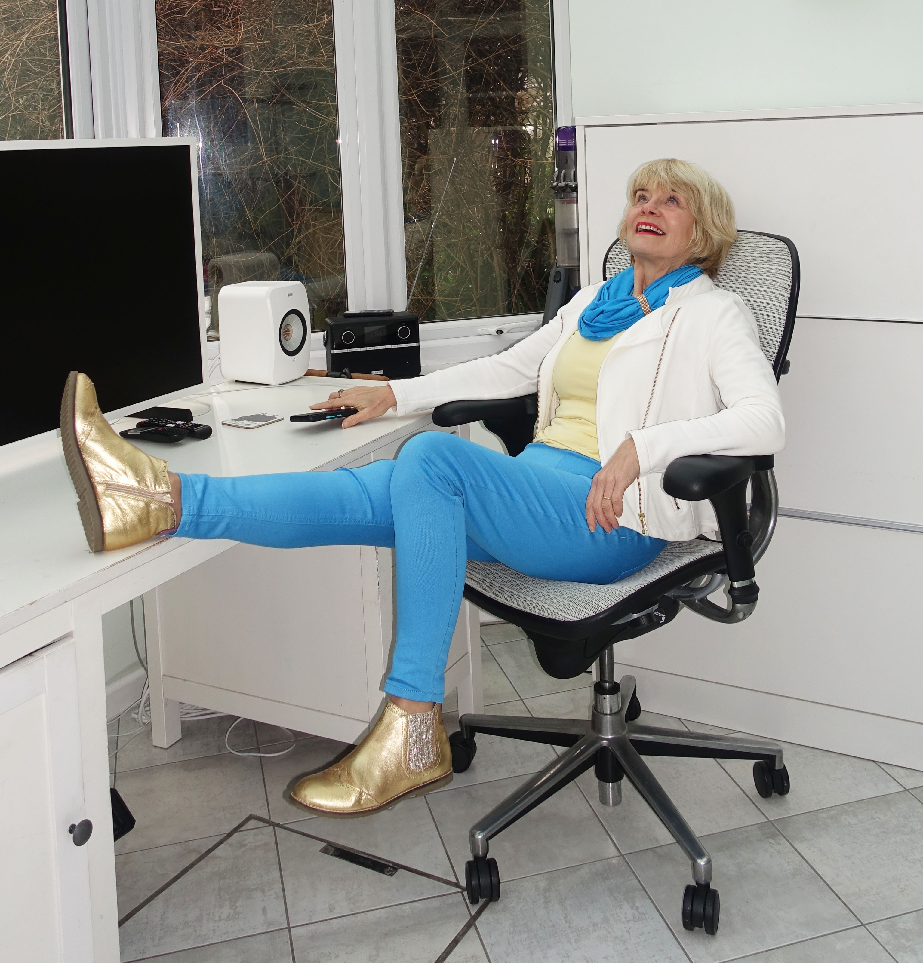 For the latest Style Not Age Challenge Gail Hanlon from Is This Mutton is wearing turquoise jeggings and scarf with yellow and soft white.