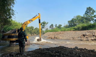 Dansektor 3 : Satgas Citarum Sektor 3 Sub 3 dan Sub 5 Normalisasi Sungai dan anak sungai  Citarum Untuk Cegah Banjir dan Manfaatkan Lahan Tidur menjadi Lahan Pertanian.