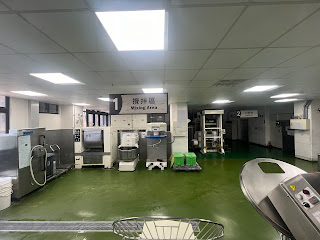 親子烘焙觀光工廠推薦，大型親子遊樂場，聖瑪莉丹麥麵包莊園&親子樂園是聖瑪莉麵包2023年在土城新開幕的大型觀光工廠，總共有四層樓，包含販售區，麵包蛋糕生產線參觀，文化展示區，DIY教室與親子樂園。kkday上有優惠門票可以事先購買。