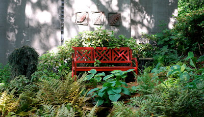 http://ruangrumahkita.blogspot.com/2013/09/20-gambar-desain-kursi-taman.html