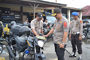 Persiapan Pengamanan Natal dan Tahun Baru, Kapolres Palopo Lakukan Pemeriksaan Kendaraan Dinas