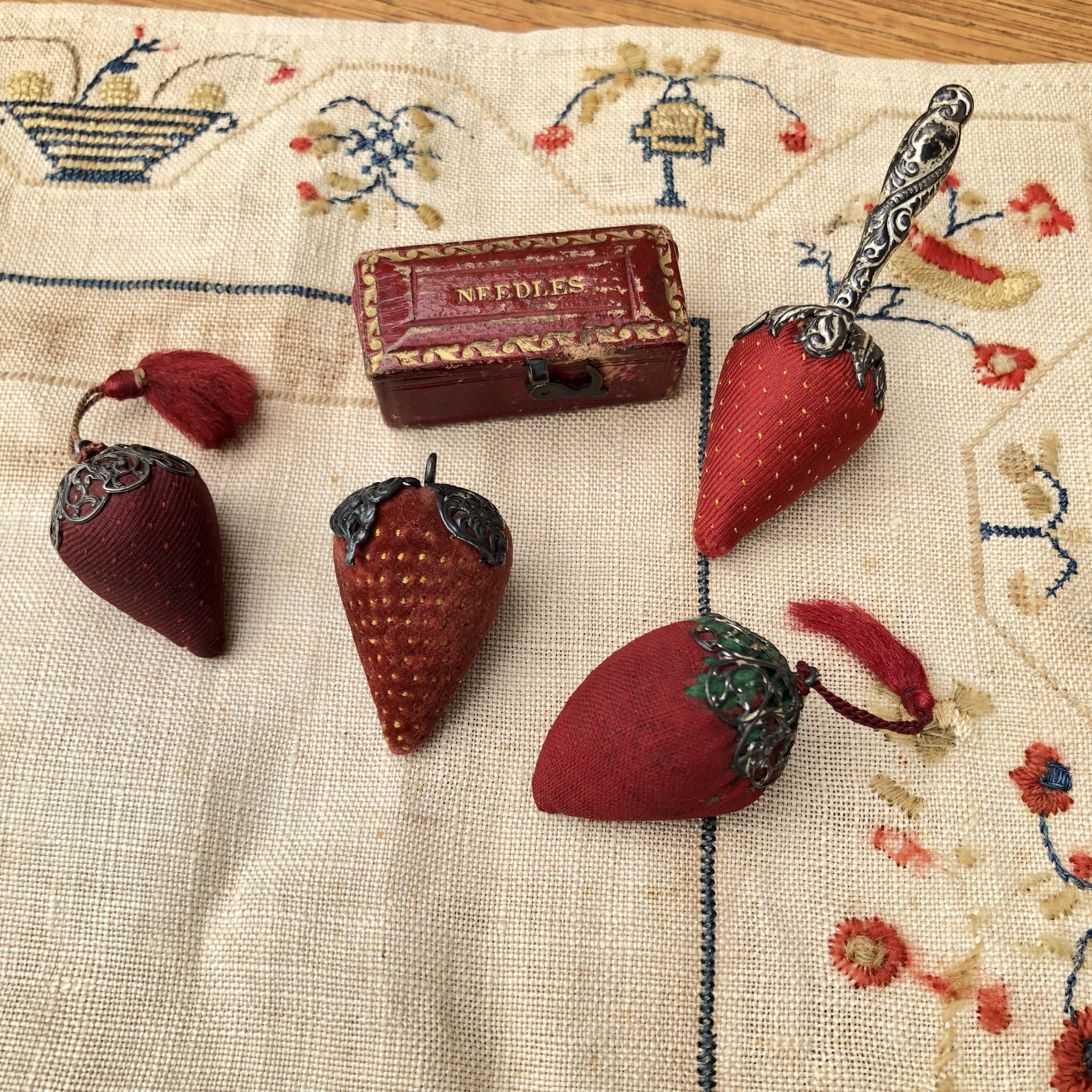 CHARMING Vintage Large Tomato Pin Cushion and Strawberry Emery