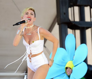 Foto Miley Cyrus Telanjang di Rolling Stones