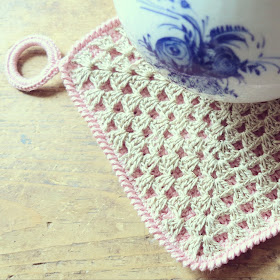 ByHaafner, crochet, potholder, pastel, granny square, pink, organic hemp yarn, Rosenthal teapot, crochet crabstitch