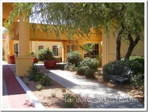 la quinta walkway
