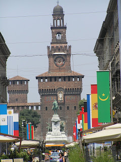 by E.V.Pita... Milano: Duomo and Castle of Sforza / por E.V.Pita... Milán: Duomo y castillo de los Sforzza / Milán no medievo