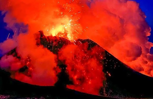 ALERTA: Dos volcanes estallan en Rusia, se teme lo peor