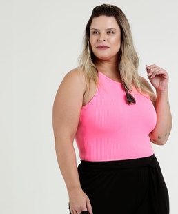 Neón tendencia esta primavera. Moda para mujeres plus size