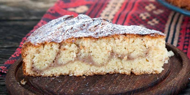 This cake is so simple and yet so good: Medlar Cream Cake