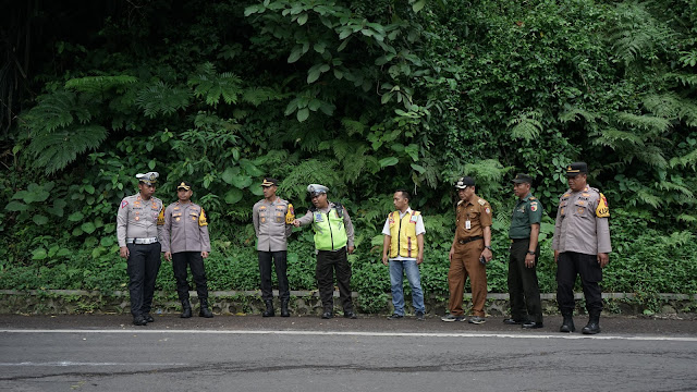 Jalan Nasional Mengalami Keretakan, Kapolres Jember Himbau Kendaraan Berat Gunakan Jalur Pantura tidak Melintasi Jalur Gumitir