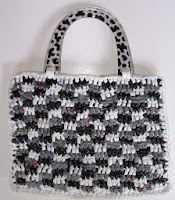 http://translate.googleusercontent.com/translate_c?depth=1&hl=es&rurl=translate.google.es&sl=en&tl=es&u=http://www.myrecycledbags.com/2012/10/05/gingham-plarn-purse/&usg=ALkJrhiEfFXfFYNwQyFGTNKdllhtUdHtrQ