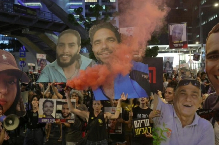 Manifestação em Tel Aviv, na semana passada, pela libertação dos reféns do Hamas| Foto: EFE/EPA/ABIR SULTAN