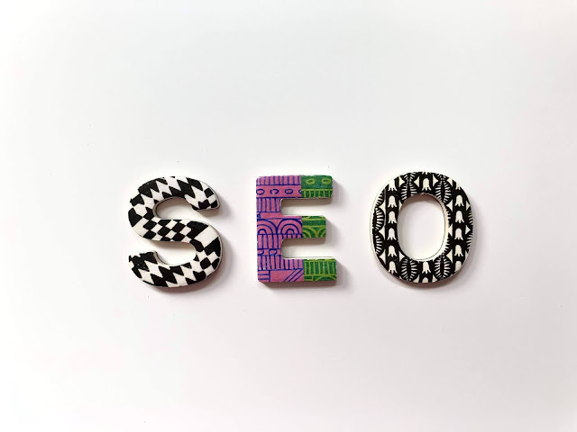 SEO sign: Photo by Merakist on Unsplash