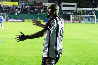 Invicto pelo Figueirense, Tito exalta torcida, plantel e destaca classificação encaminhada na Série C