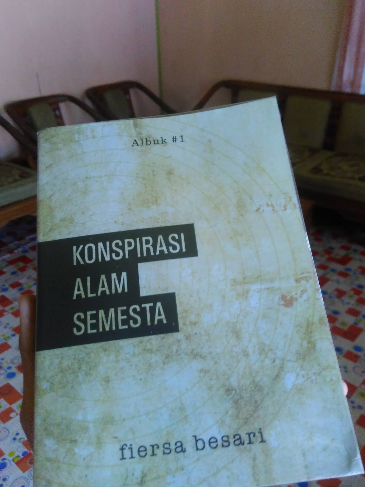 Review Buku Konspirasi Alam Semesta Karya Fiersa Besari 