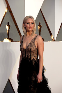 jennifer lawrence oscar kirmizi hali