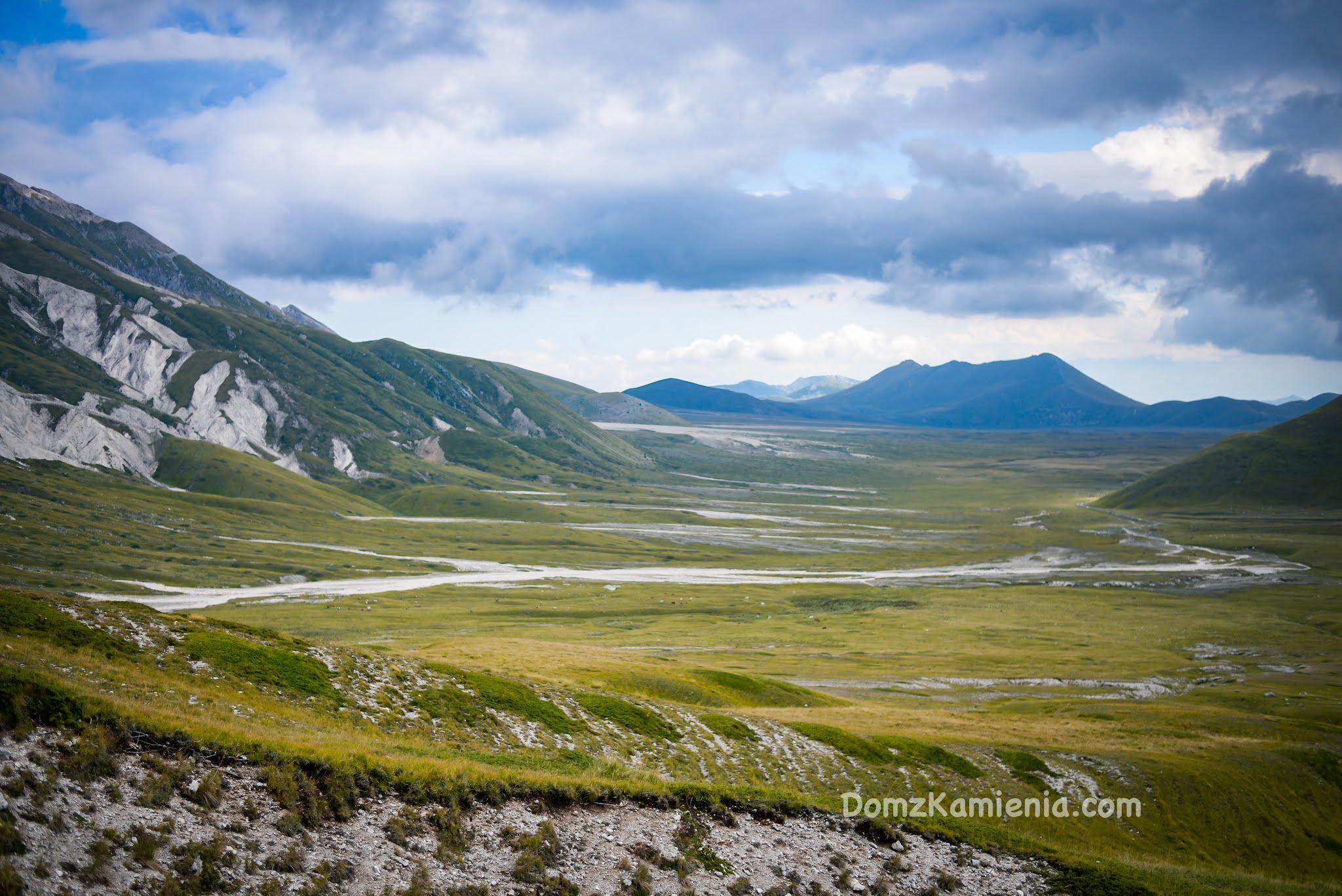 Abruzzo, Campo Imperatore Dom z Kamienia blog