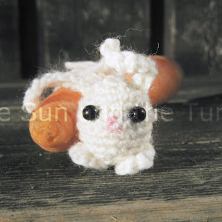 free rabbit amigurumi pattern in white yearn, easto to crochet.