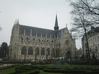 Notre-Dame du Sablon desde el Petit Sablon en Bruselas