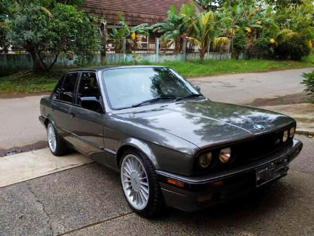 LAPAK BMW  BEKAS  Jual cepat BMW  318i Harga  Muyah 