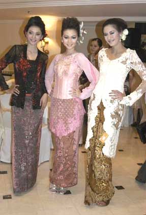 INDONESIAN TRADITIONAL DRESS