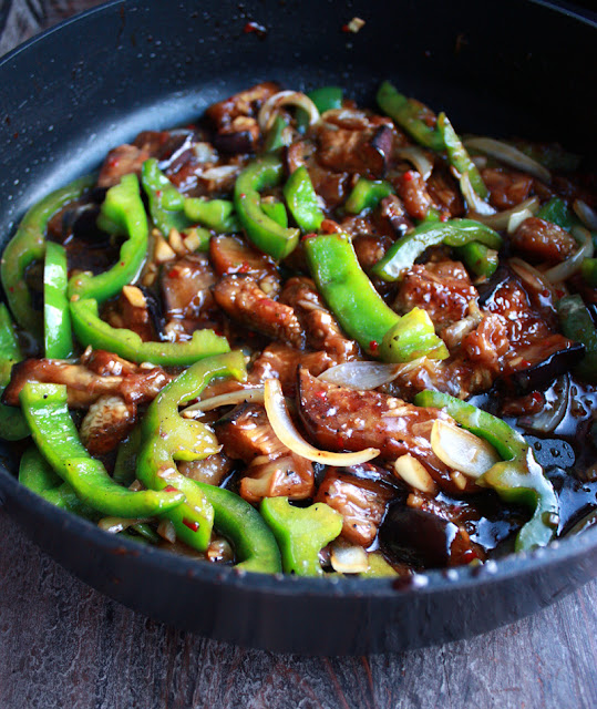 Oppskrift Wok Grønnsakswok Sichuanpepper Paprika Aubergine Peppersaus