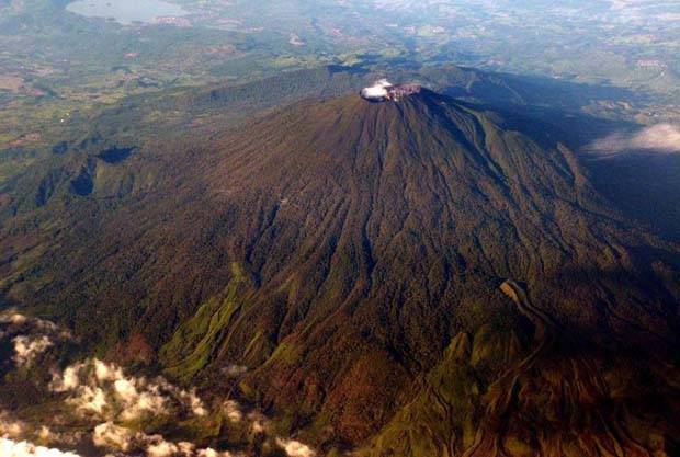 Sejarah Letusan Gunung Ciremai - VIApendaki