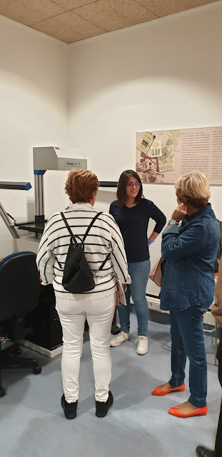 Visita del Aula Senior al Archivo universitario y al Fondo Antiguo de la UMU