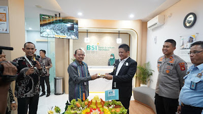 Bupati Enos Resmikan Bank Syariah Indonesia KCP Kota Martapura