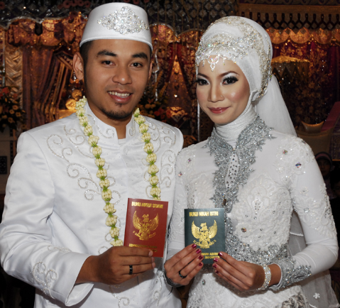 Contoh Kebaya Muslim untuk Akad Nikah Modern Tradisional