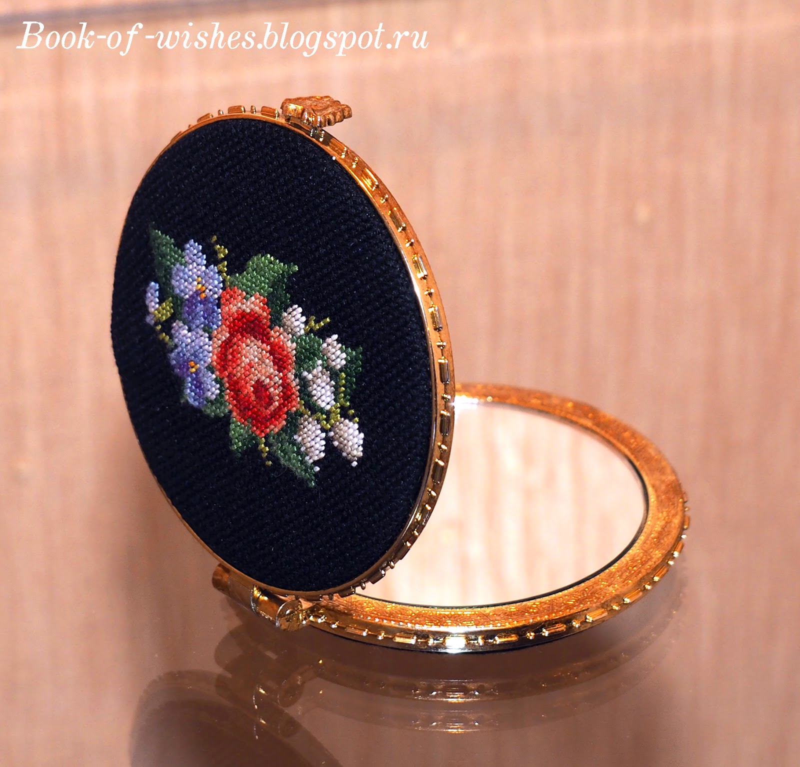 embroidery compact mirror 