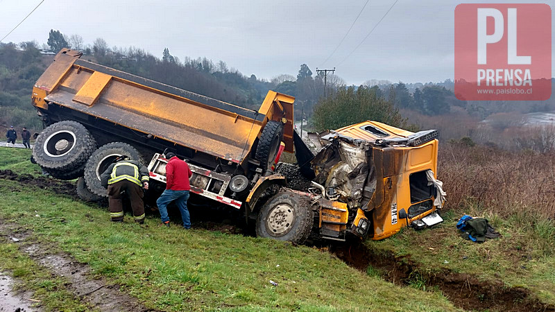Osorno: colisión entre dos camiones deja dos lesionados