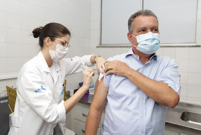 Governador Rui Costa é vacinado contra a Covid-19*