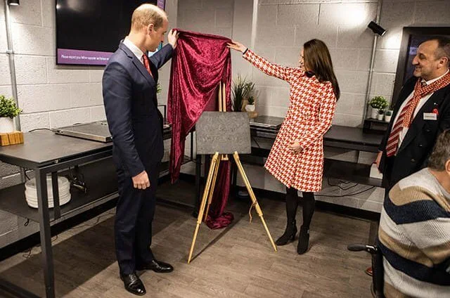 The Princess of Wales is wearing a red and white houndstooth coat by Catherine Walker. Mulberry small amberley crossbody bag