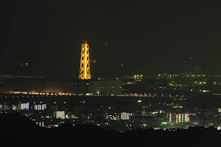 夜間照明が復活した姫路港のランドマーク、関西電力姫路第一発電所の煙突