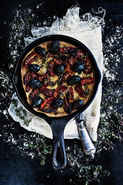 Farinata Piccante con Olive e Pomodori Secchi
