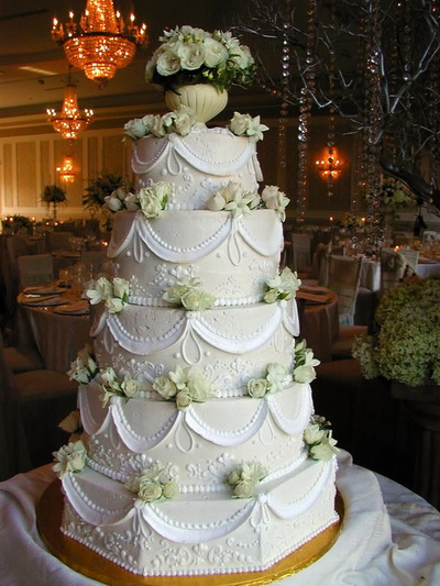 traditional wedding cakes with fountains