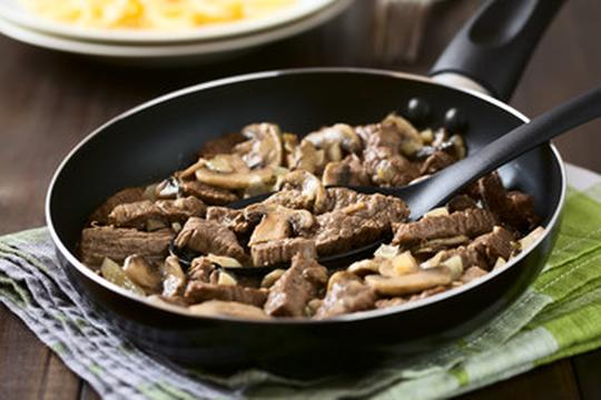 Strogonoff de carne de ternera con champiñones