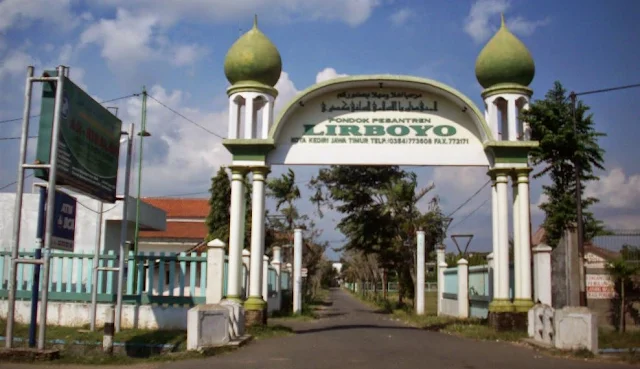 https://www.abusyuja.com/2020/02/profil-lengkap-serta-biaya-pondok-pesantren-lirboyo.html