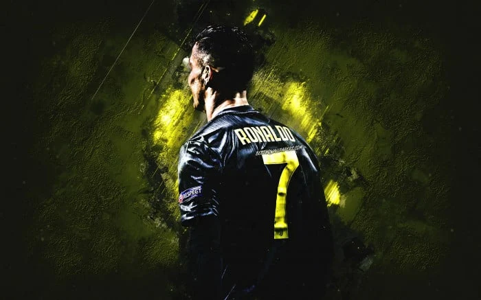 تحميل خلفيات كريستيانو رونالدو، لاعب كرة القدم البرتغالي، يوفنتوس FC، زي أسود، CR7، نجم كرة القدم، دوري الدرجة الاولى الايطالي، إيطاليا، كرة القدم، الحجر الأصفر الخلفيات عريضة ...  جودة عالية HD صور خلفيات