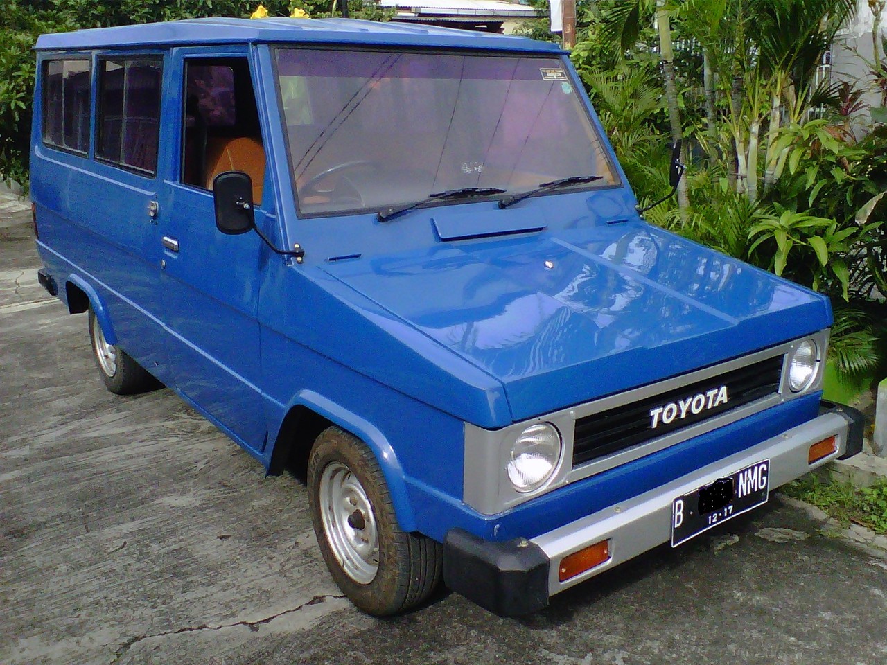 Toyota Kijang Doyok Minibus Tahun 1983 Orisinil Gambar 