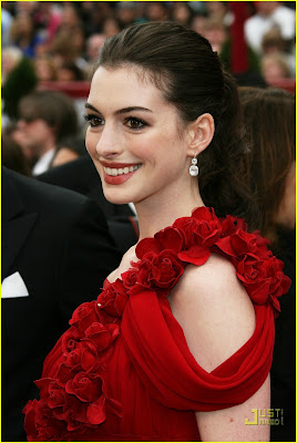 Anne Hathaway Makeup on Instead  Let S Look At A Few 30 Something Faces That Actually Got It