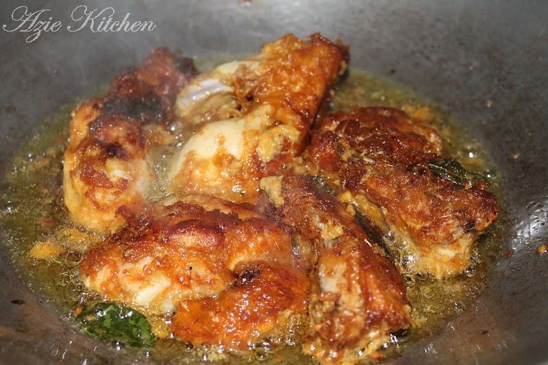 Nasi Lemak Dengan Ayam Goreng Berempah - Azie Kitchen