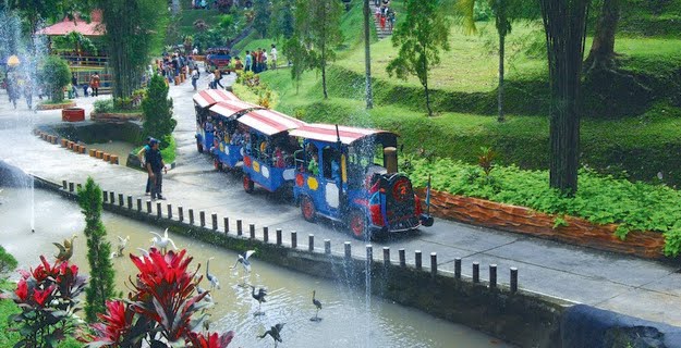  Pada ketika animo liburan menyerupai liburan Idul Fitri atau Idulfitri Taman Kyai Langgeng, Wisata Keluarga Favorit di Magelang