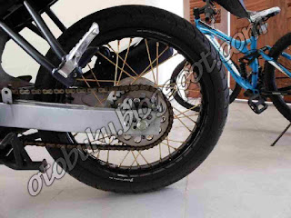 Foto Velg Thor Black Terpasang pada Motor