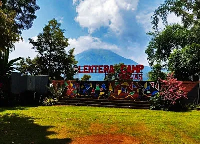 Camping unik Trawas, Outbound di Gunung Penanggungan, Fasilitas camping luar biasa, Pengalaman camping berbeda, Gunung Welirang camping experience, Nuansa alam pedesaan, Program outbound yang disesuaikan, Kegiatan petualangan alam terbuka, Tempat camping dengan fasilitas lengkap, Kaki Gunung Penanggungan destinasi camping